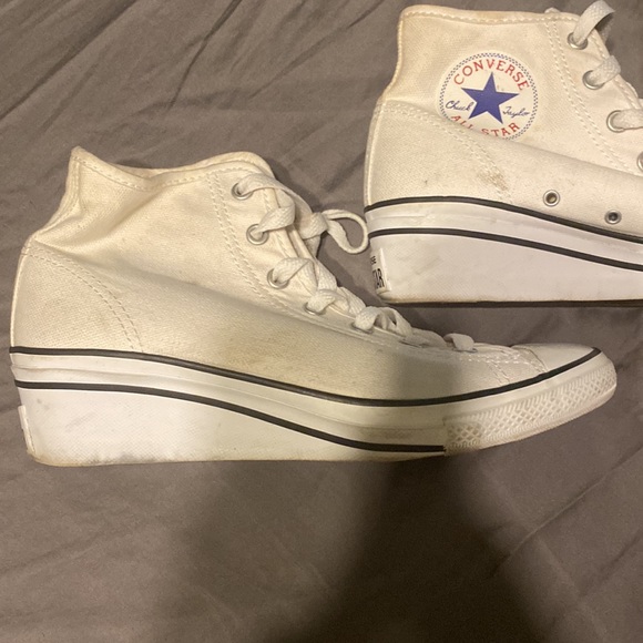 Converse size 6 - non traditional (with a slight heel) - Picture 6 of 9